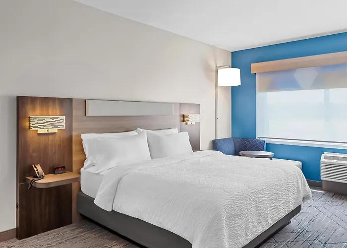 Hotel Express By Ihg Peotone